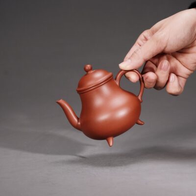 Three-Legged Level Teapot