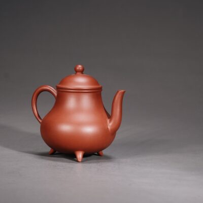 Three-Legged Level Teapot