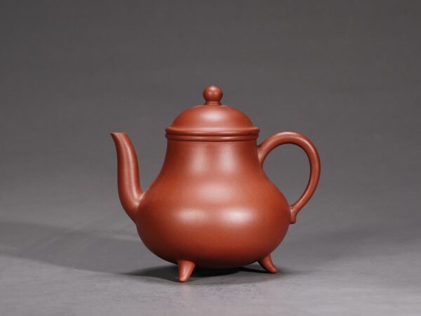 Three-Legged Level Teapot