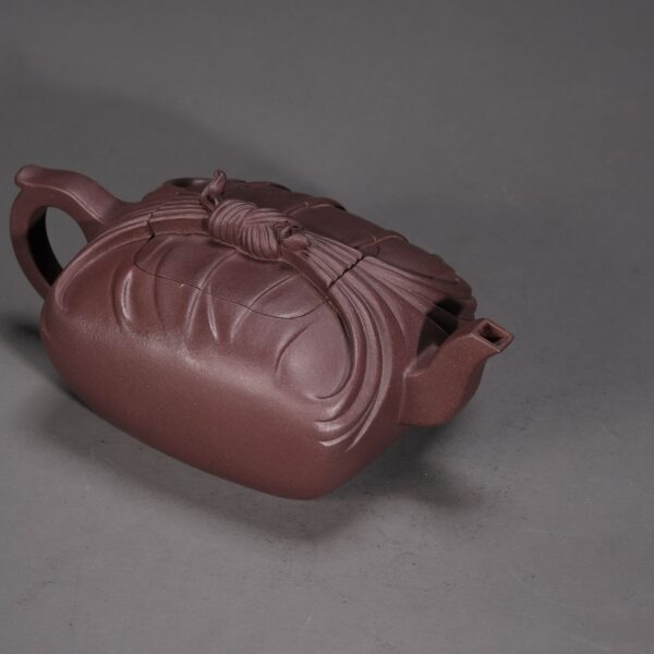 Treasure Inside Square Pouch Teapot