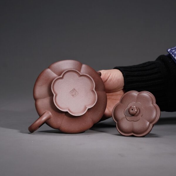 Ribbed Wide Flat Teapot