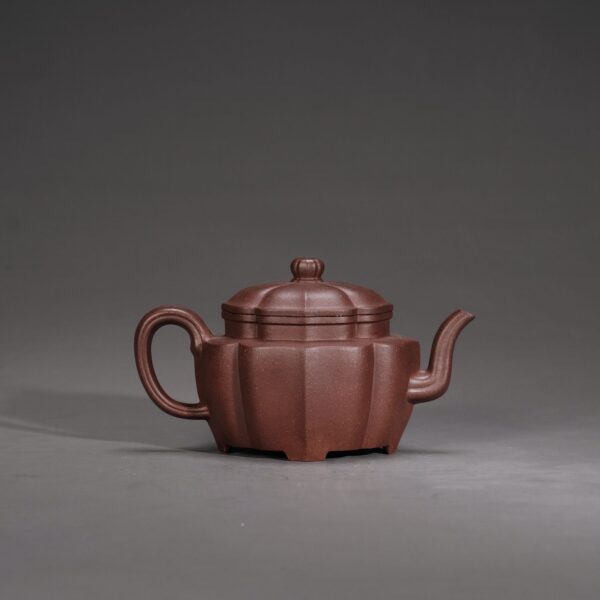Jiang Jinhou Angled Shoulder Oval Begonia Palace Lantern • Ribbed Teapot