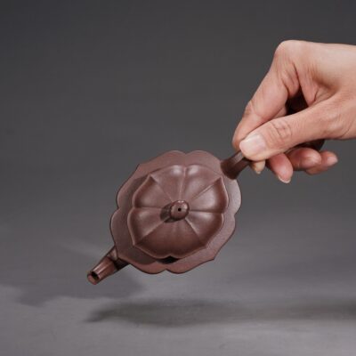 Jiang Jinhou Angled Shoulder Oval Begonia Palace Lantern • Ribbed Teapot