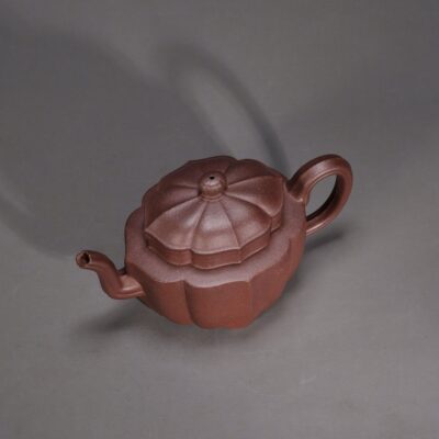 Jiang Jinhou Angled Shoulder Oval Begonia Palace Lantern • Ribbed Teapot