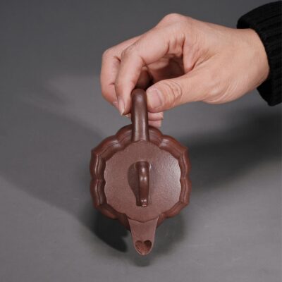 Mingyuan Heart-shaped Spout Tall Lotus • Ribbed Teapot