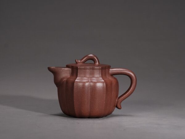 Mingyuan Heart-shaped Spout Tall Lotus • Ribbed Teapot