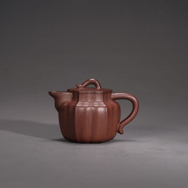 Mingyuan Heart-shaped Spout Tall Lotus • Ribbed Teapot