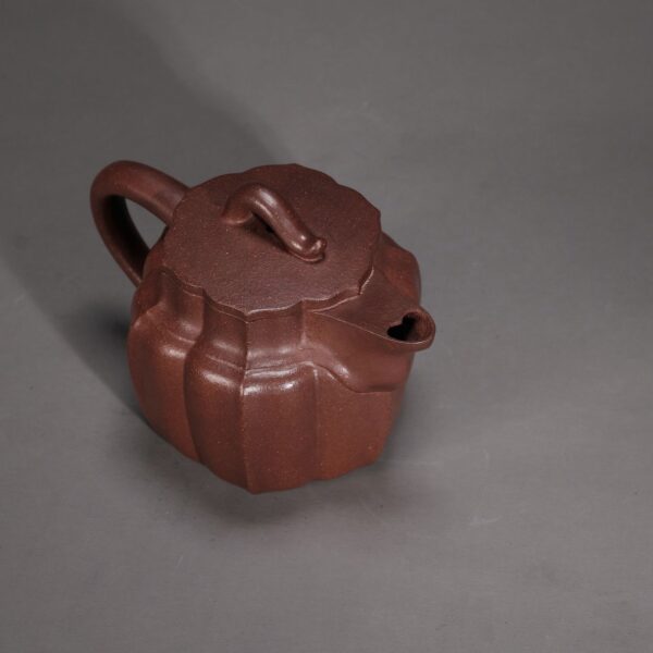 Mingyuan Heart-shaped Spout Tall Lotus • Ribbed Teapot