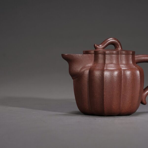 Mingyuan Heart-shaped Spout Tall Lotus • Ribbed Teapot