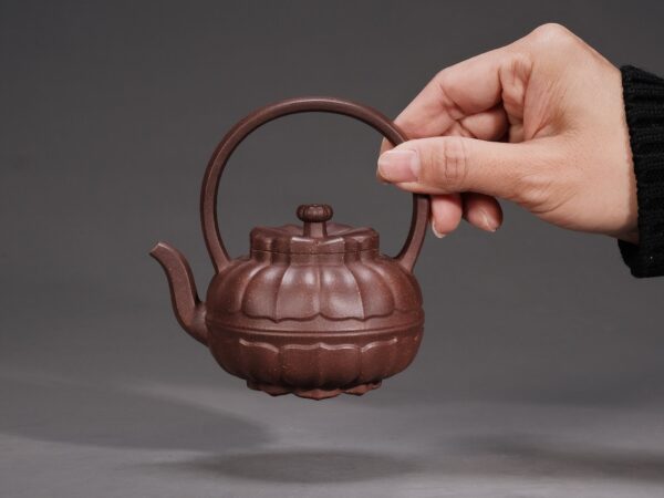 Lotus Platform Beam Teapot