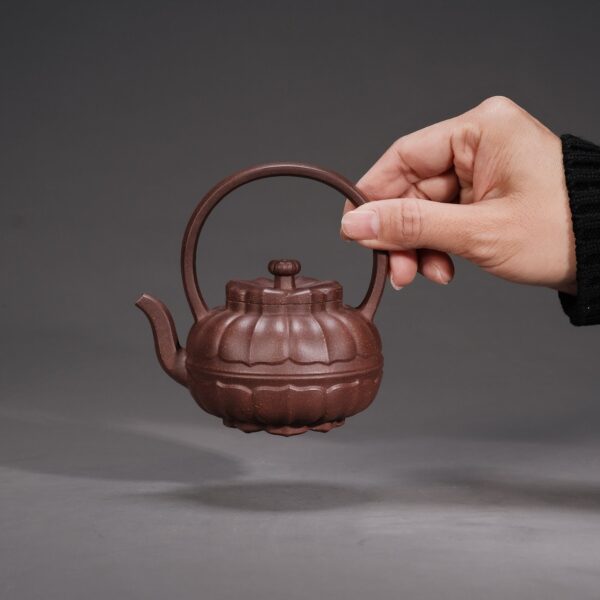 Lotus Platform Beam Teapot