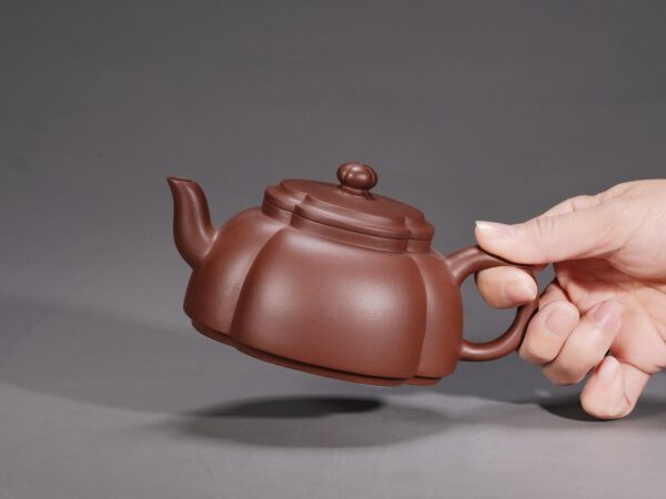 Oval Begonia Teapot