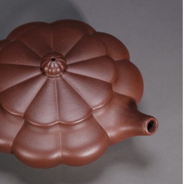Ribbed Flat Morning Teapot