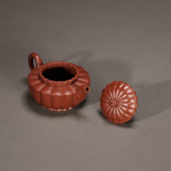 Jiang Jinhou Style Chrysanthemum Petal Palace Lantern Teapot